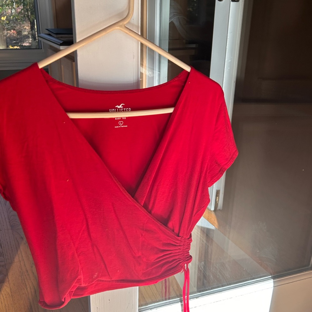 baby tee (hollister)